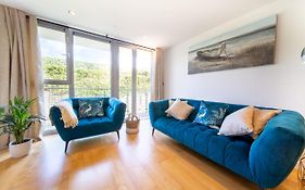 Pass The Keys Stunning 2 Bed Apartment, Fistral Beach, Newquay